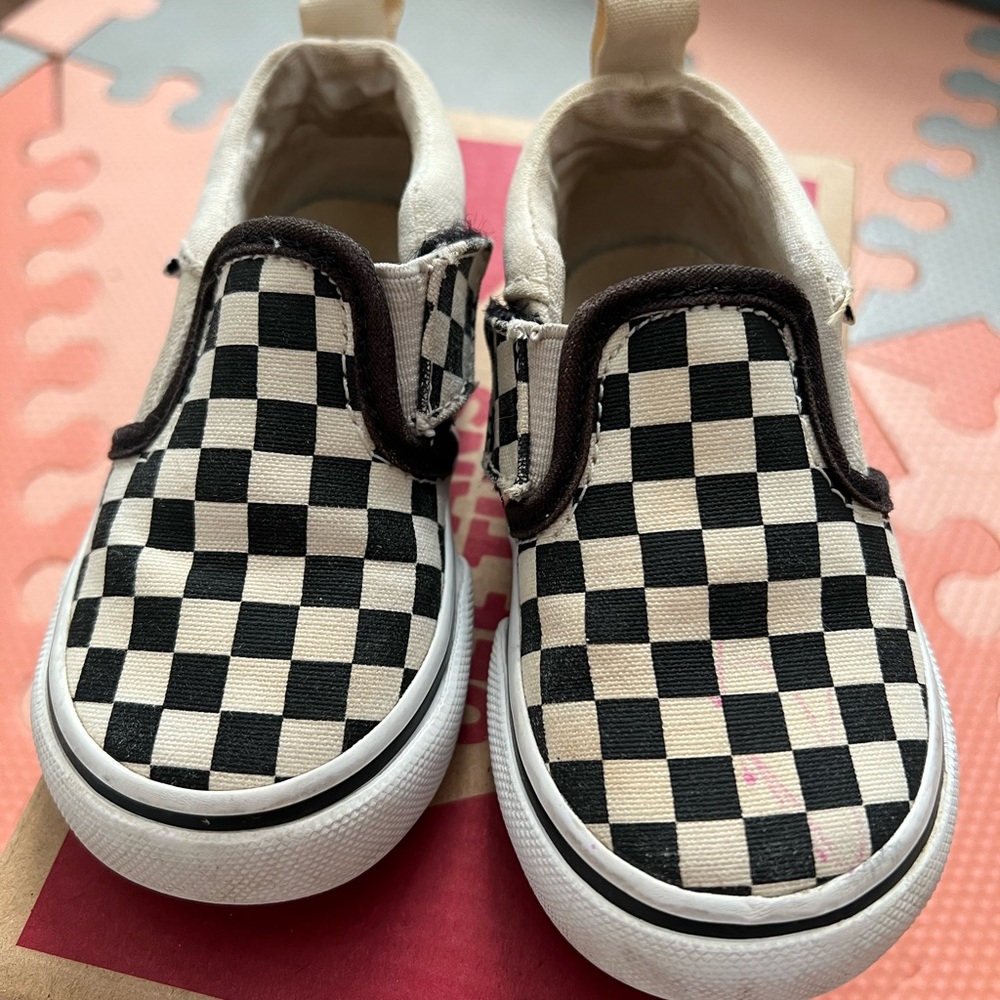 Checkered toddler vans